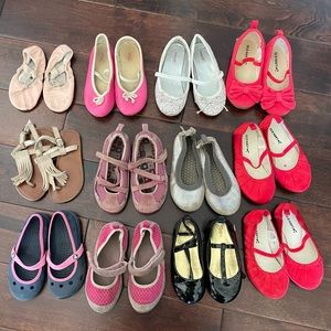 12 pairs of shoes in sizes 8 & 9